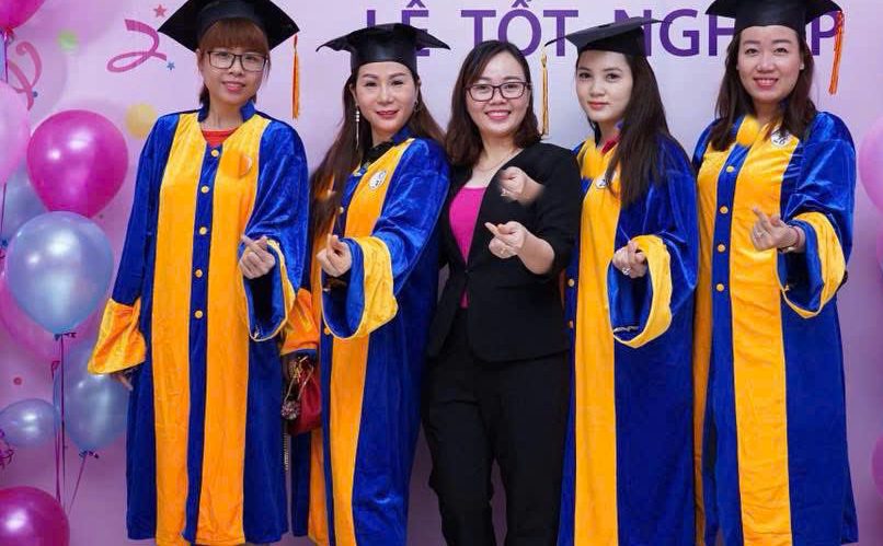 Lễ tốt nghiệp của học viên do Ms Hary đào tạo